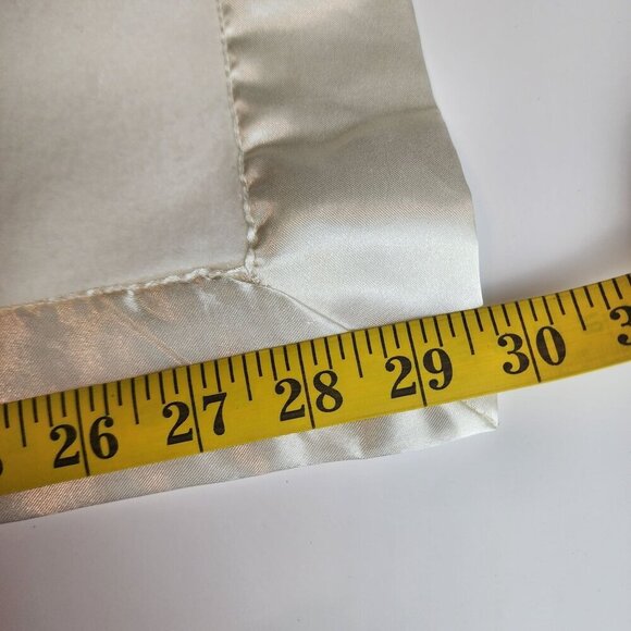 Kids Line baby blanket white with satin trim - Picture 5 of 7